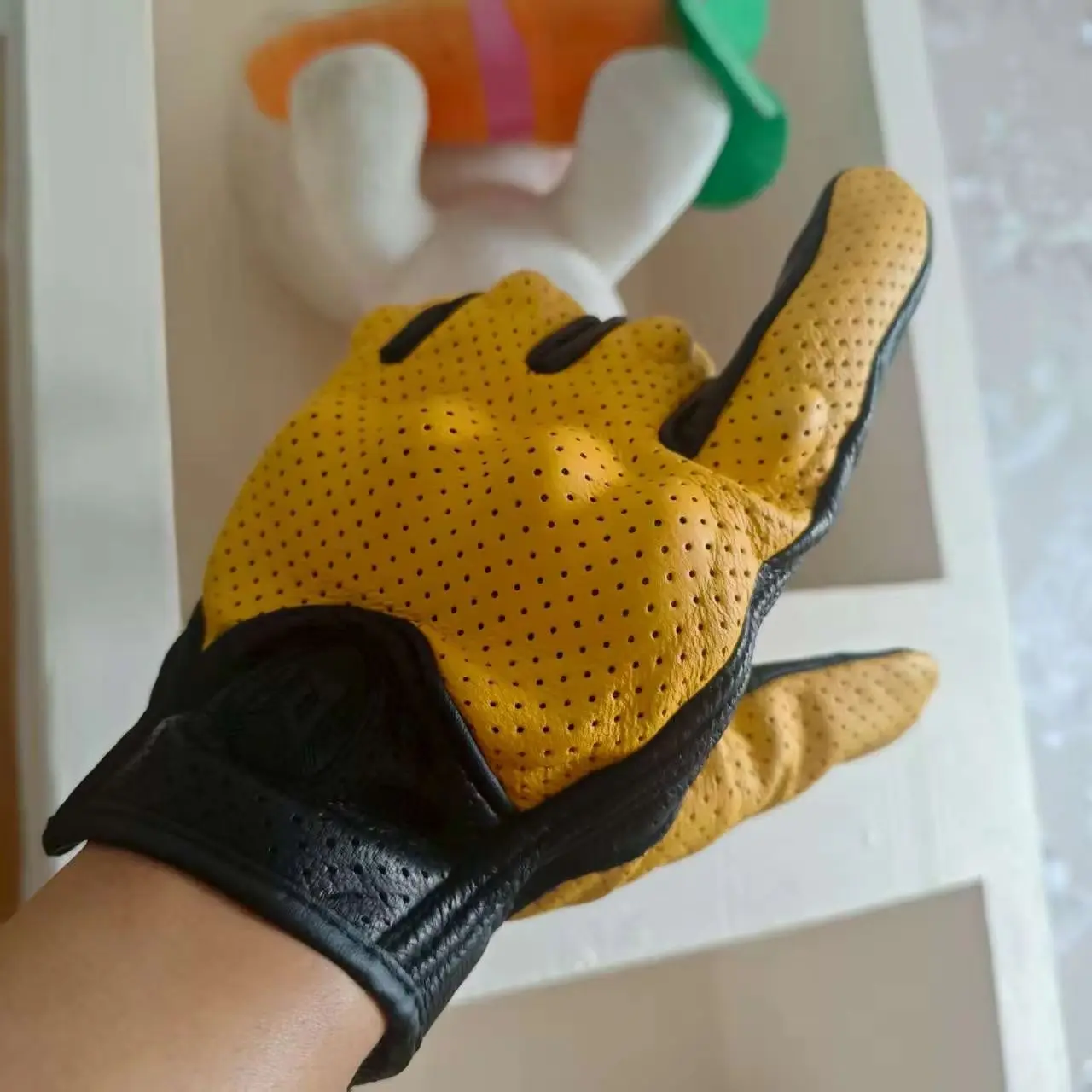 

Summer Retro Leather Full Finger Motorcycle Gloves with Ventilation Holes & Hard Knuckle Protection for Urban & Highway Riding