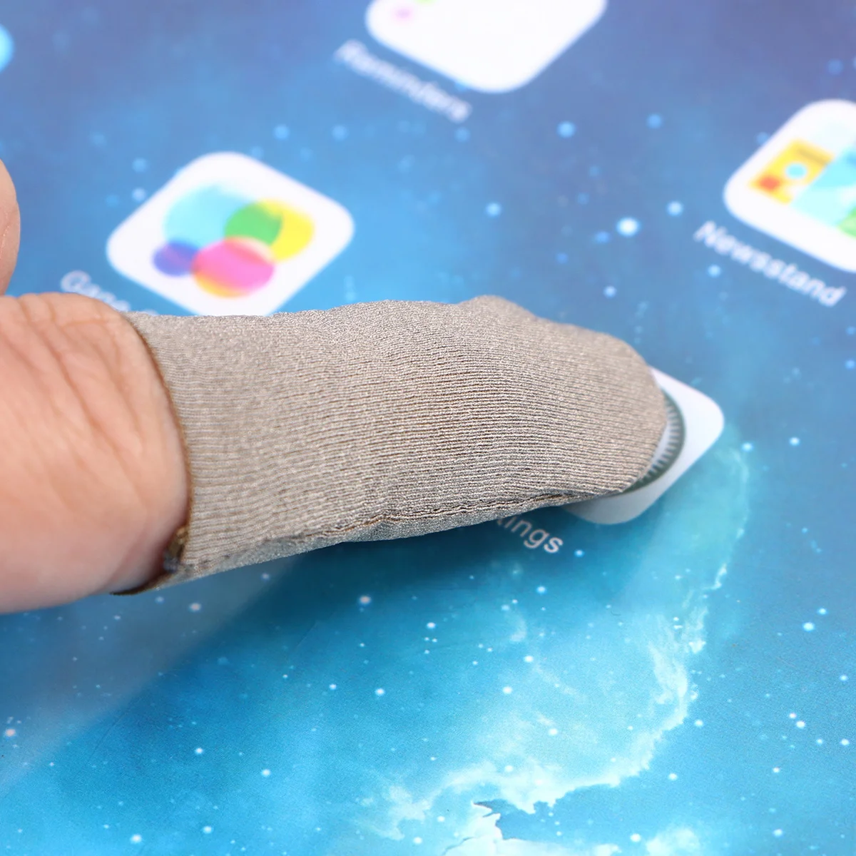 

5Pcs Silver Fiber Game Finger Sleeves Ultra-Thin Anti-Slip Sweatproof Screen Touch Finger Cover for Mobile Phone Gaming