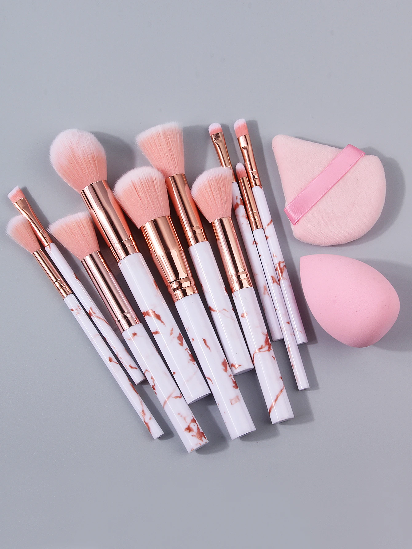 10PCS Beginner Makeup Brush Set: Loose powder, blush brush, eyeshadow brush +2 PCS makeup sponges, portable for daily makeup