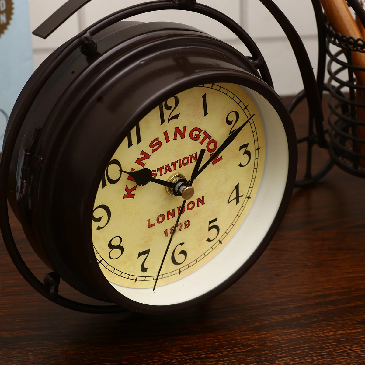

1Pcs Iron Bike Clock Creative Craft Desktop Ornament Retro Style for Home Living Room Store Office Decoration Coffee