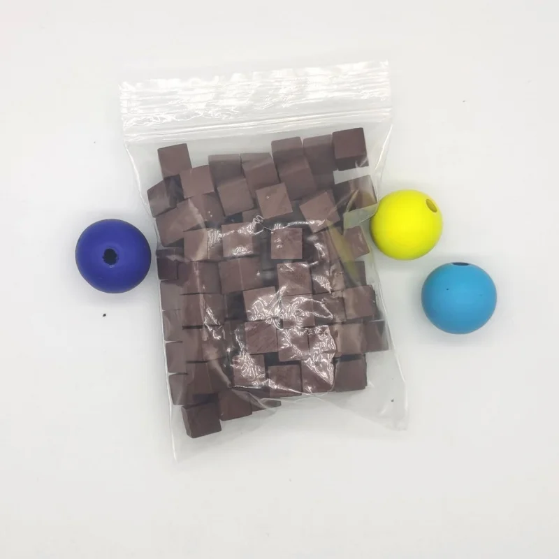 100 pz/lotto cubi di legno da 10mm dadi colorati pezzi di scacchi ad angolo retto per Token Puzzle giochi da tavolo prima educazione gratuita.