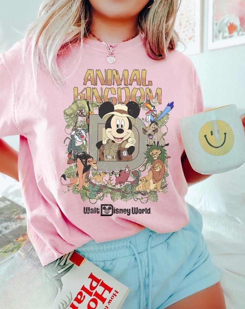 เสื้อคอมฟอร์ทคัลเลอร์ลายมิคกี้ แอนิมอล คิงดอม ปี 2025 เสื้อเรโทรลายมิคกี้ แอนิมอล คิงดอม เสื้อท่องเที่ยวลายสวนสัตว์