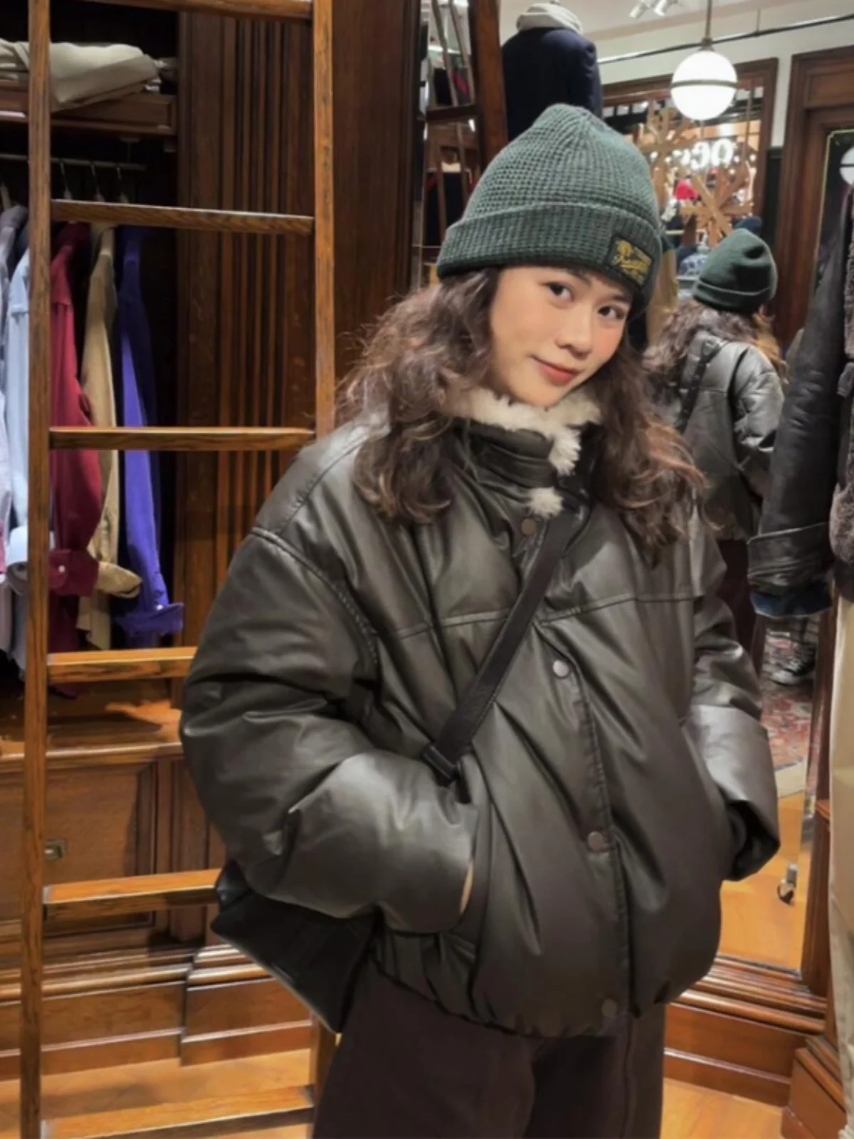 Amerikaanse retro PU lederen of donsjas dames 2025 winter nieuw klein formaat broodjas wit dons buitenkleding trendy