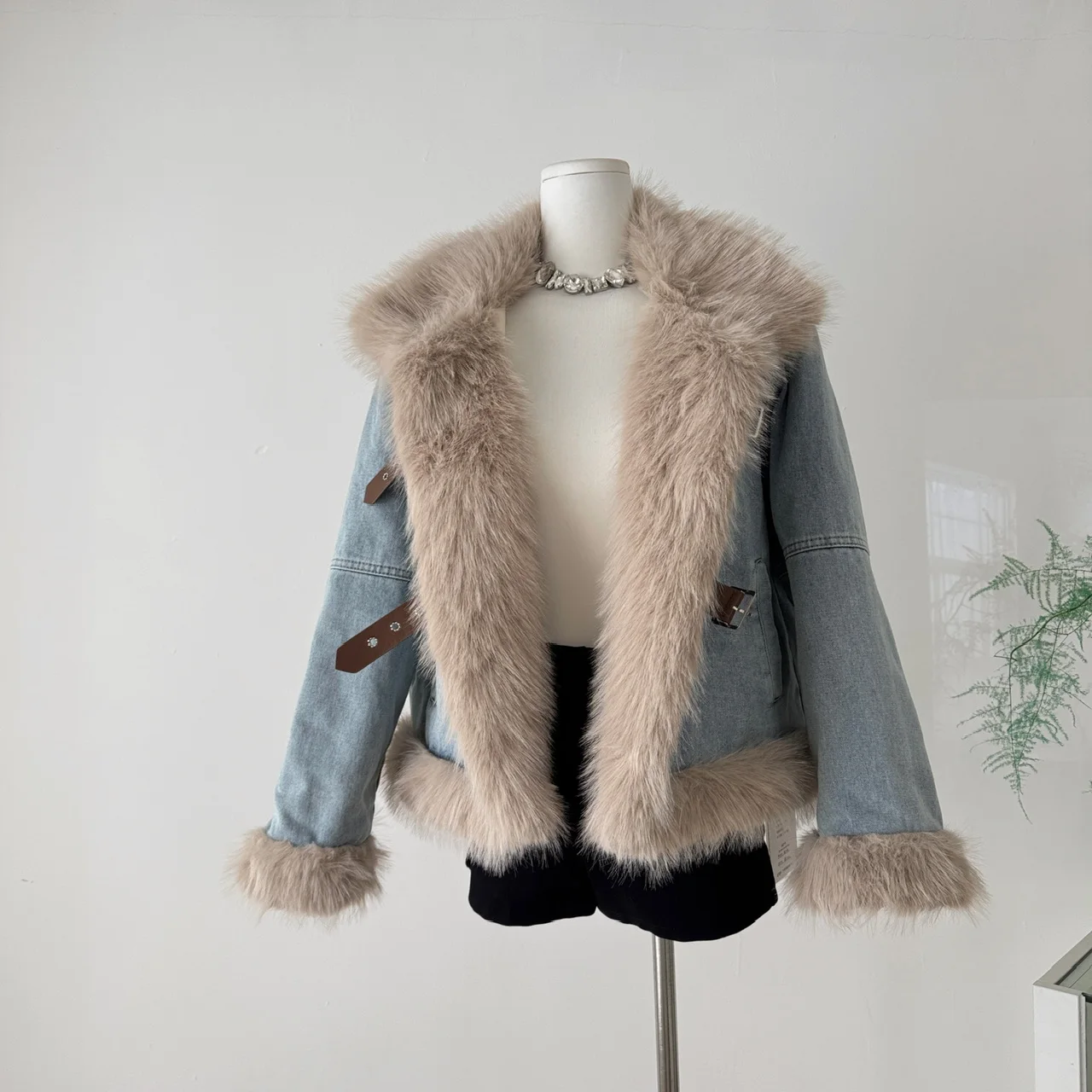 

Clothland женская винтажная джинсовая куртка из искусственного меха с длинным рукавом однобортная женская верхняя одежда толстые зимние пальто Mujer CB254