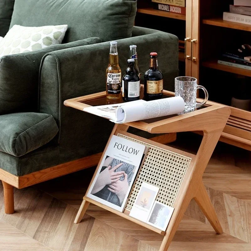 

Журнальный столик из массива дерева, бытовая гостиная, диван из ротанга, несколько маленьких столиков