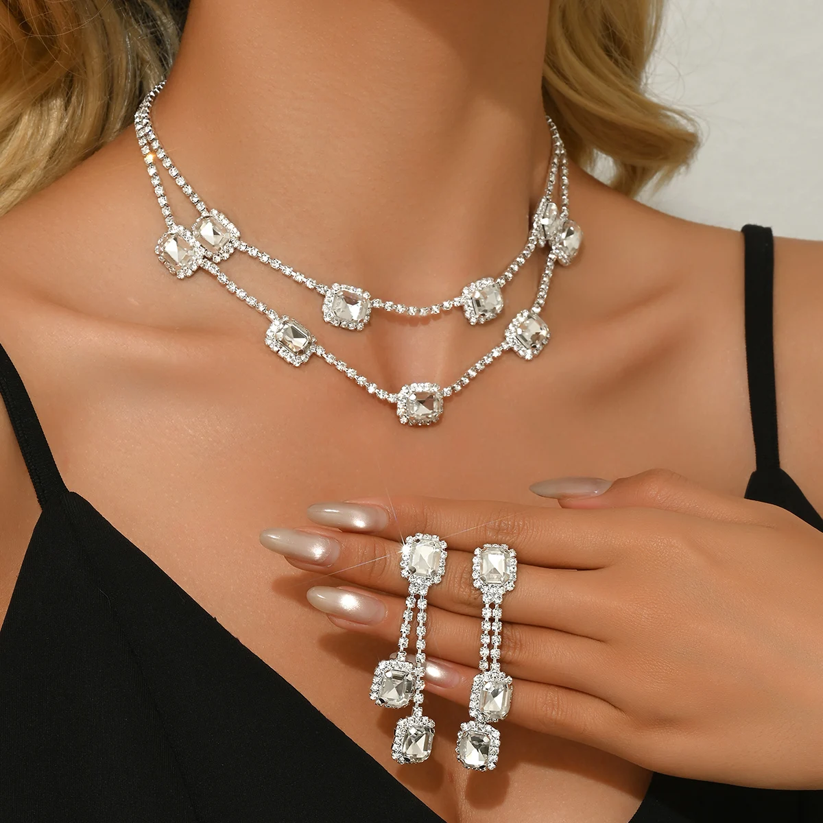 Exquisite and Sparkling Double-Layer Sugar Necklace Earrings Two-Piece Set for Banquets, Weddings, Brides, Versatile Jewelry Set