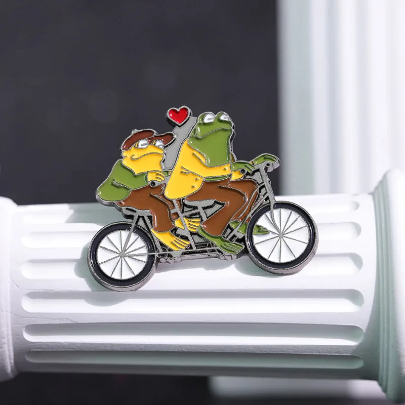 Frog and Toad Enamel Pins Custom Couple Tandem Bike Brooches Lapel Badges Cartoon Animal Jewelry Gift for Lover Friends