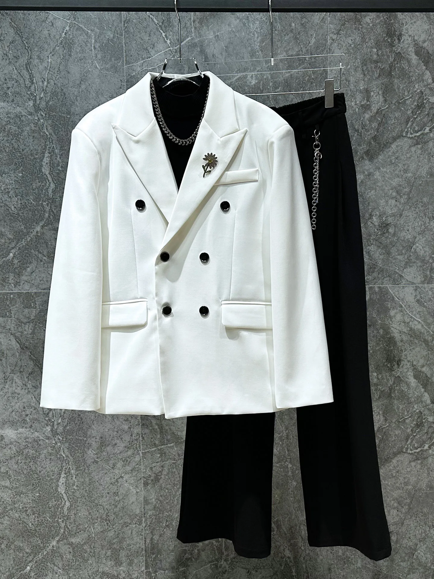 

Retro Suower Decorated Men's Suit Jaet Trendy Youthful Sle Loose Fit Long Sve Two Button Closure Casual Western Wear