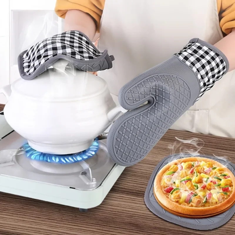 1pc Insulated and heat-resistant gloves with thick silicone baking, specifically designed for microwave ovens