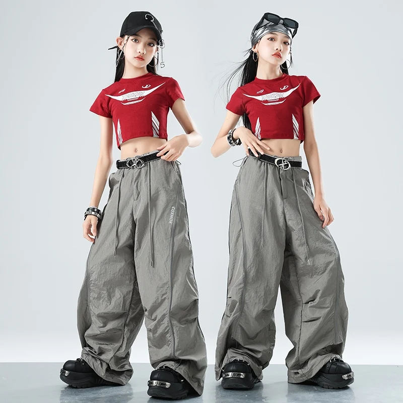 K-pop ชุดเวทีสาวแฟชั่นเสื้อผ้าแจ๊สเต้นรํา Hip-Hop Dance เสื้อผ้าสีแดง Crop Tops กางเกง XH2823