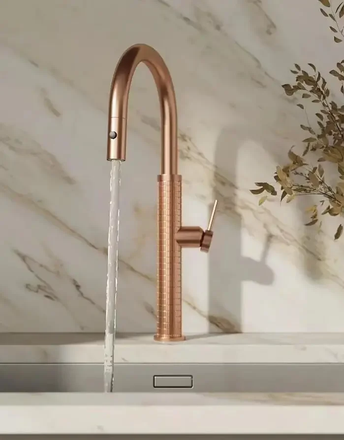 Wholesales luxury  brushed rose gold kitchen faucet brass pull out rotation kitchen sink faucet with pull down sprayer