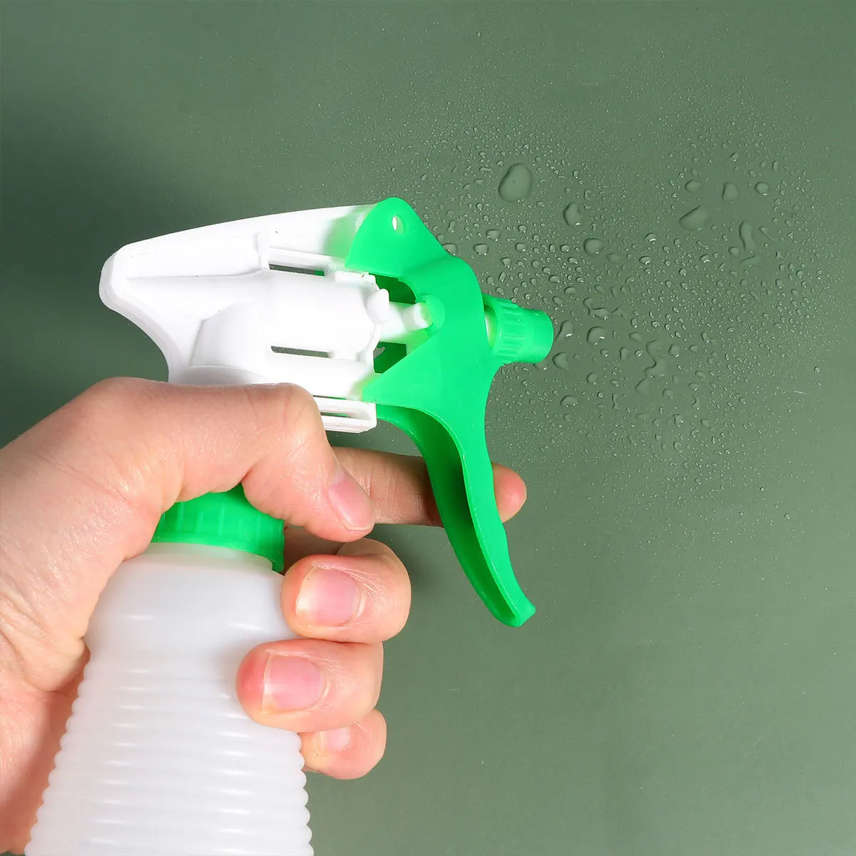 

2pcs 550Ml Plastic Spray Bottle Leakproof Lightweight Reusable Sprayer Hair Salon Plant Watering Easy Press Durable Watering Can