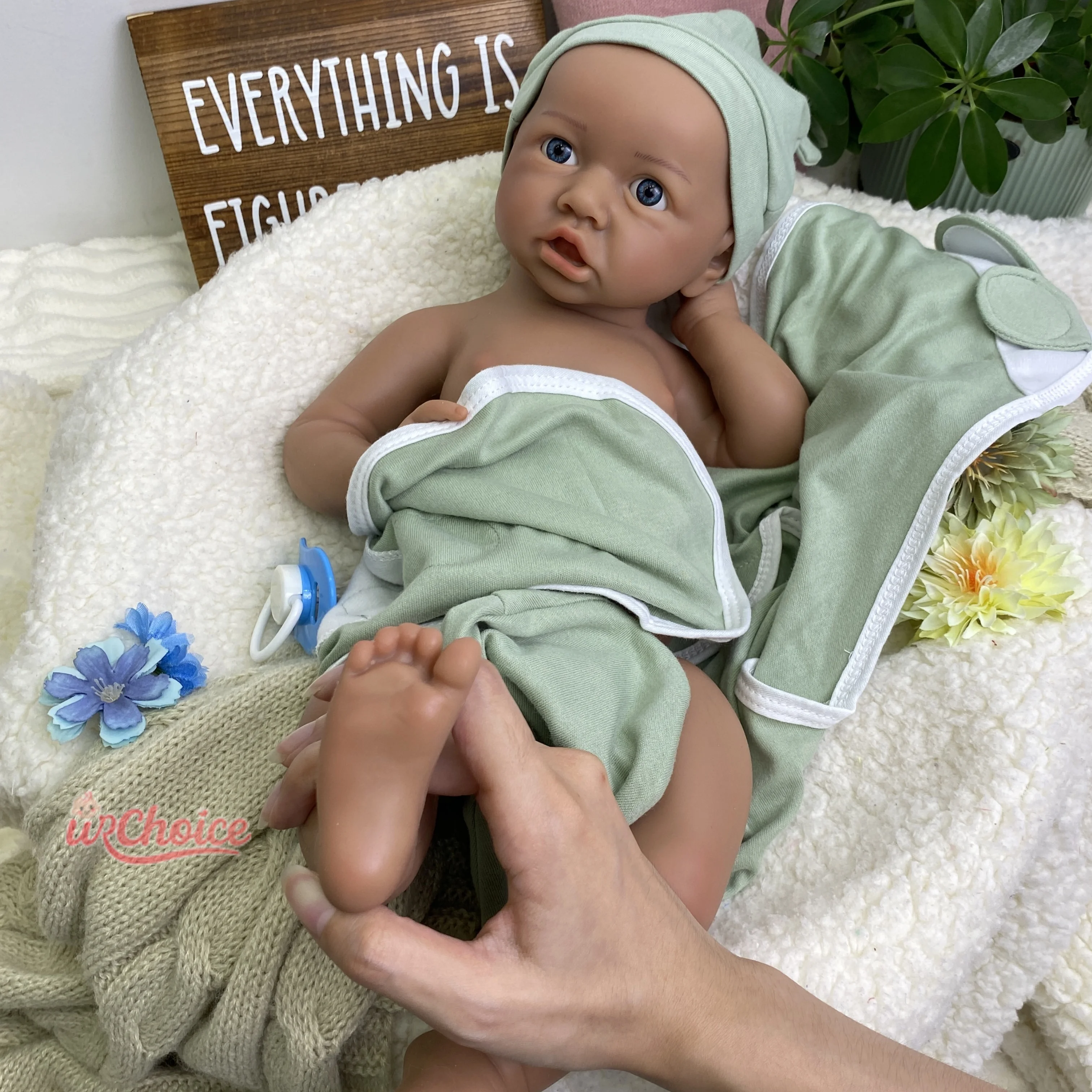 ตุ๊กตาซิลิโคนรีบอร์น Saskia ผิวสีเข้ม เหมือนเด็กจริง น่ากอด พร้อมใบหน้าที่วาดด้วยมือ สำหรับเป็นเพื่อนเล่นเพื่อการบำบัด