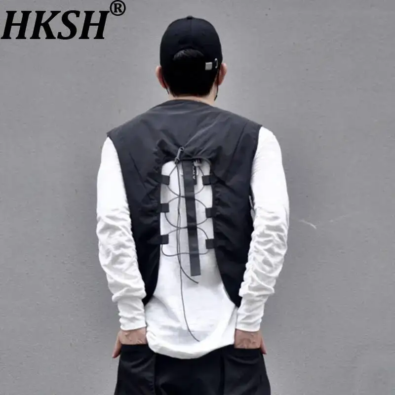 

HKSH Spring Autumn New Man Niche Design V-neck Sloping Collar Back Strap Rugged Tactical Layered Vest Techwear Waistcoat HK9987