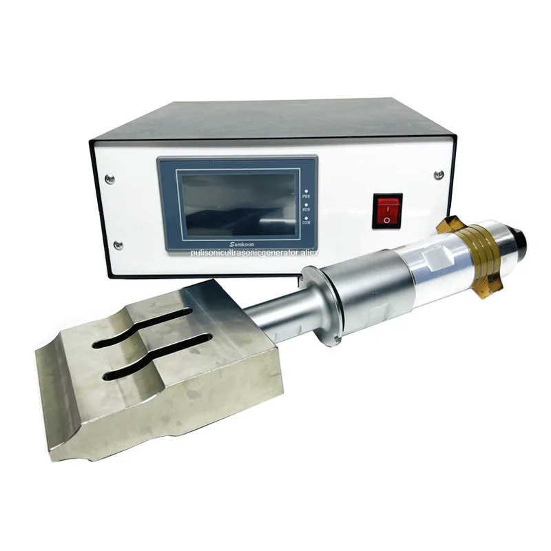 معدات لحام بالموجات فوق الصوتية 20 كيلو هرتز مع بوق تيتانيوم 120 × 10 مم لإنتاج القناع وتجميع الأكواب الورقية
