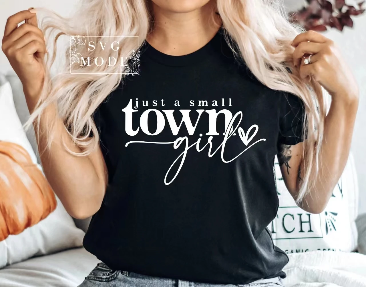 

Just A Small Town Girl Slogan Women T-shirt New Outdoor Casual Individuality Female Shirt Voguish Cotton Farm Lover Girl Shirt