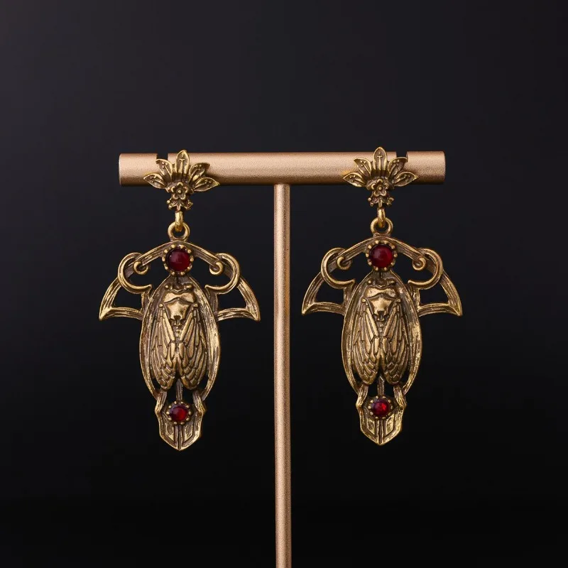 

Серьги-гвоздики «Средневековая старинная золотая цикада» в стиле ретро, в стиле дворцовой легкой роскоши, литературные и изысканные, винтажные, с кристаллами и стразами