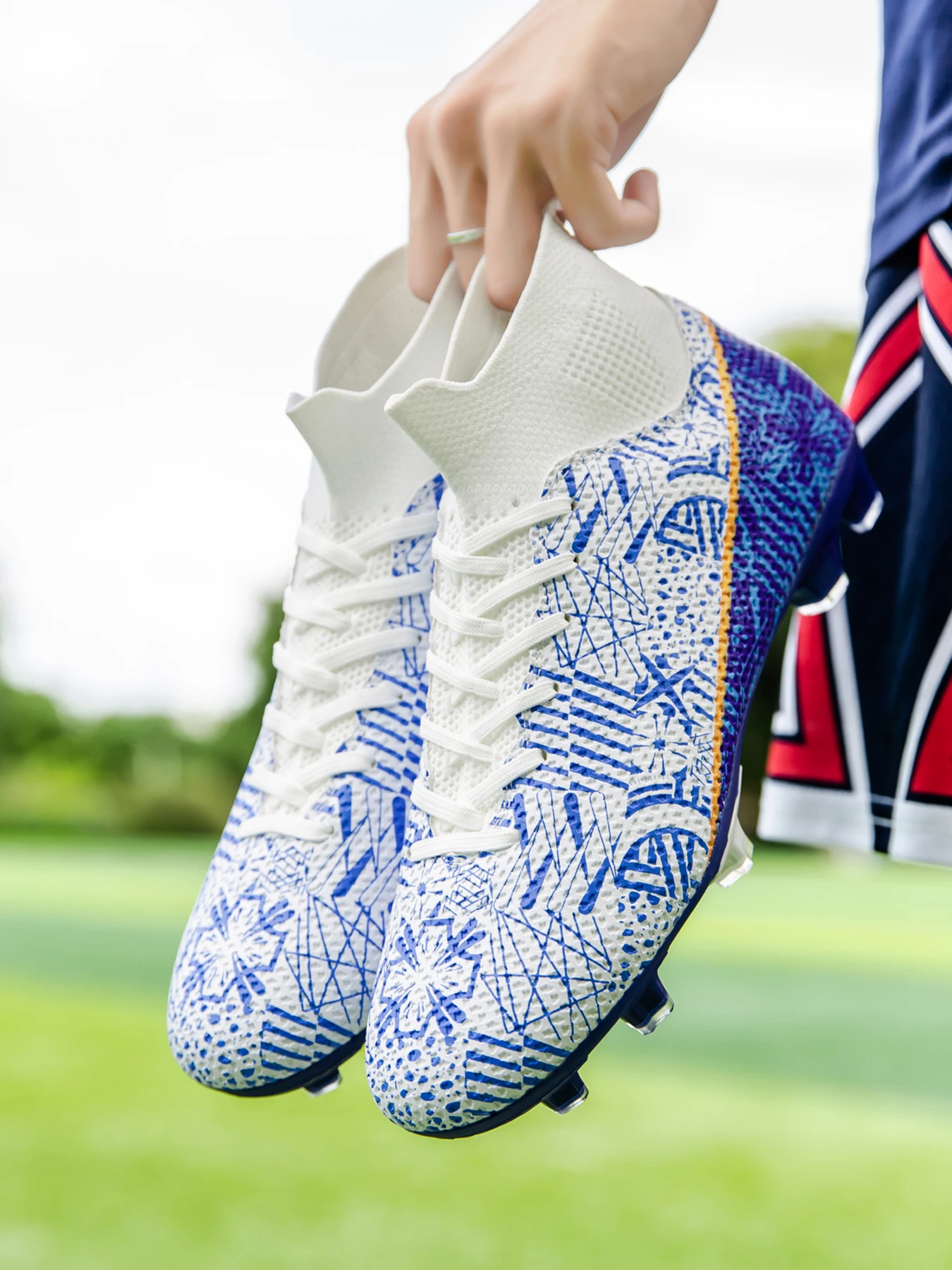 

Football shoes for men and women; special training shoes for competition; anti-skid and shock-absorbing with long studs