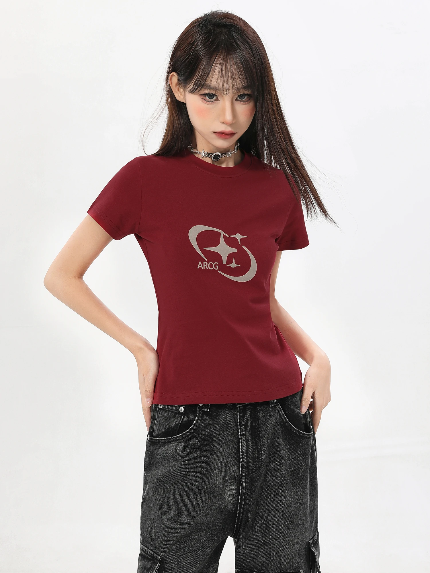 Cseta Fena de Manga Curta Estilo Americano Vermelha, Tamanho  Retro, Ajuste Slim, Top de Moda Verão para Garotas