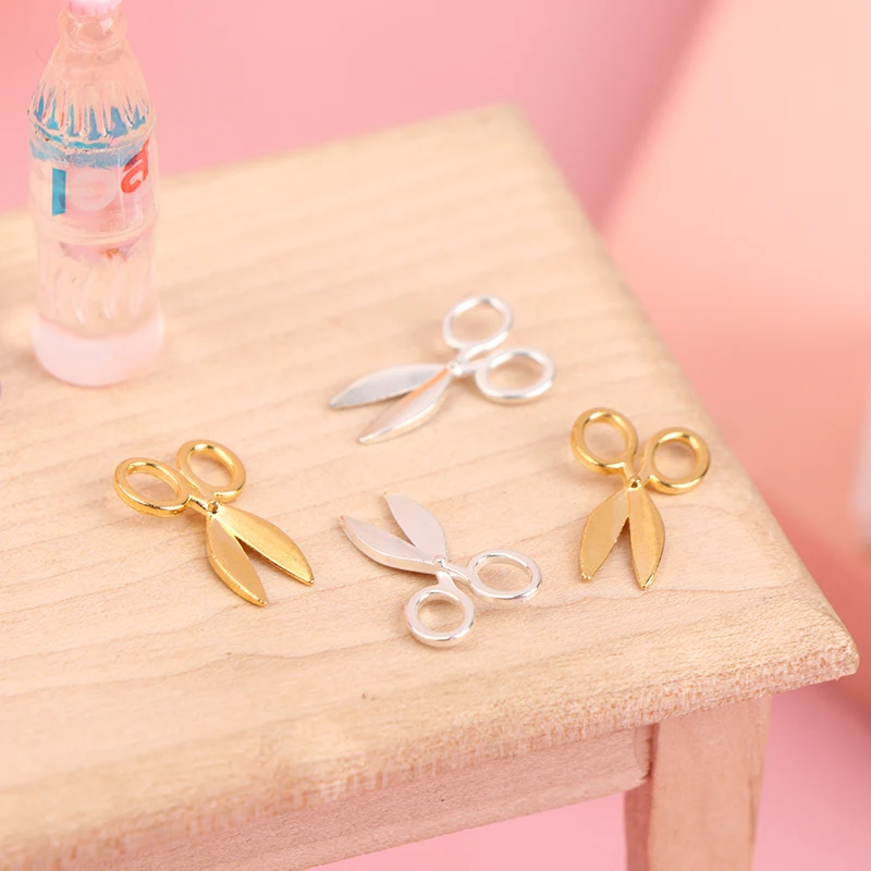 Mini ciseaux métalliques argent/or pour maison de poupée 1:12, 2 pièces, accessoires de meubles pour décoration de maison de poupée, jouets de jeu pour enfants