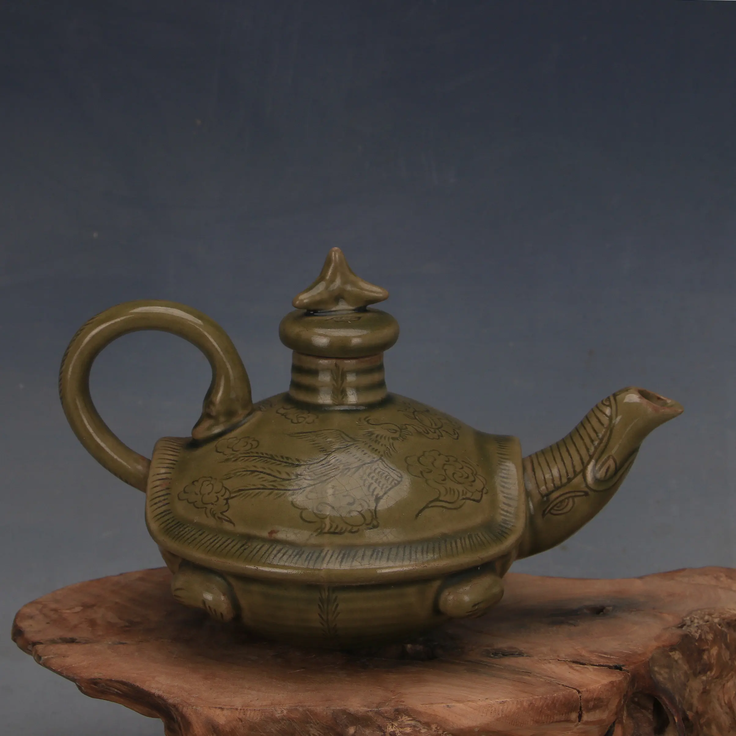 Song Dynasty Yue Kiln Secret Color Incised Dragon Phoenix Large Tortoise Pot Three Spur Marks Porcelain Collectible