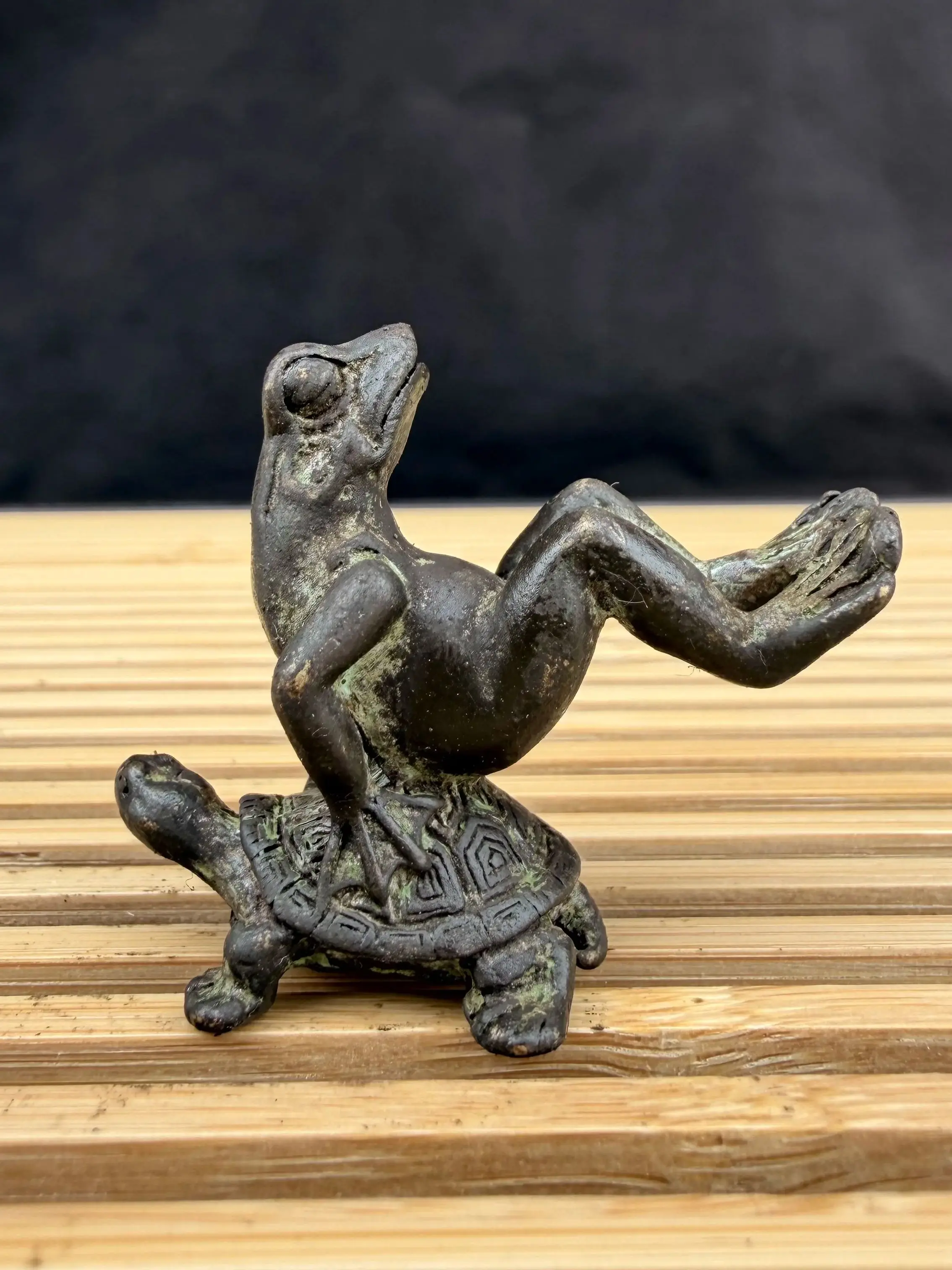 Classical Huanglima copper antique micro-engraved turtle and frog tea pet for home decoration - mini landscape display piece