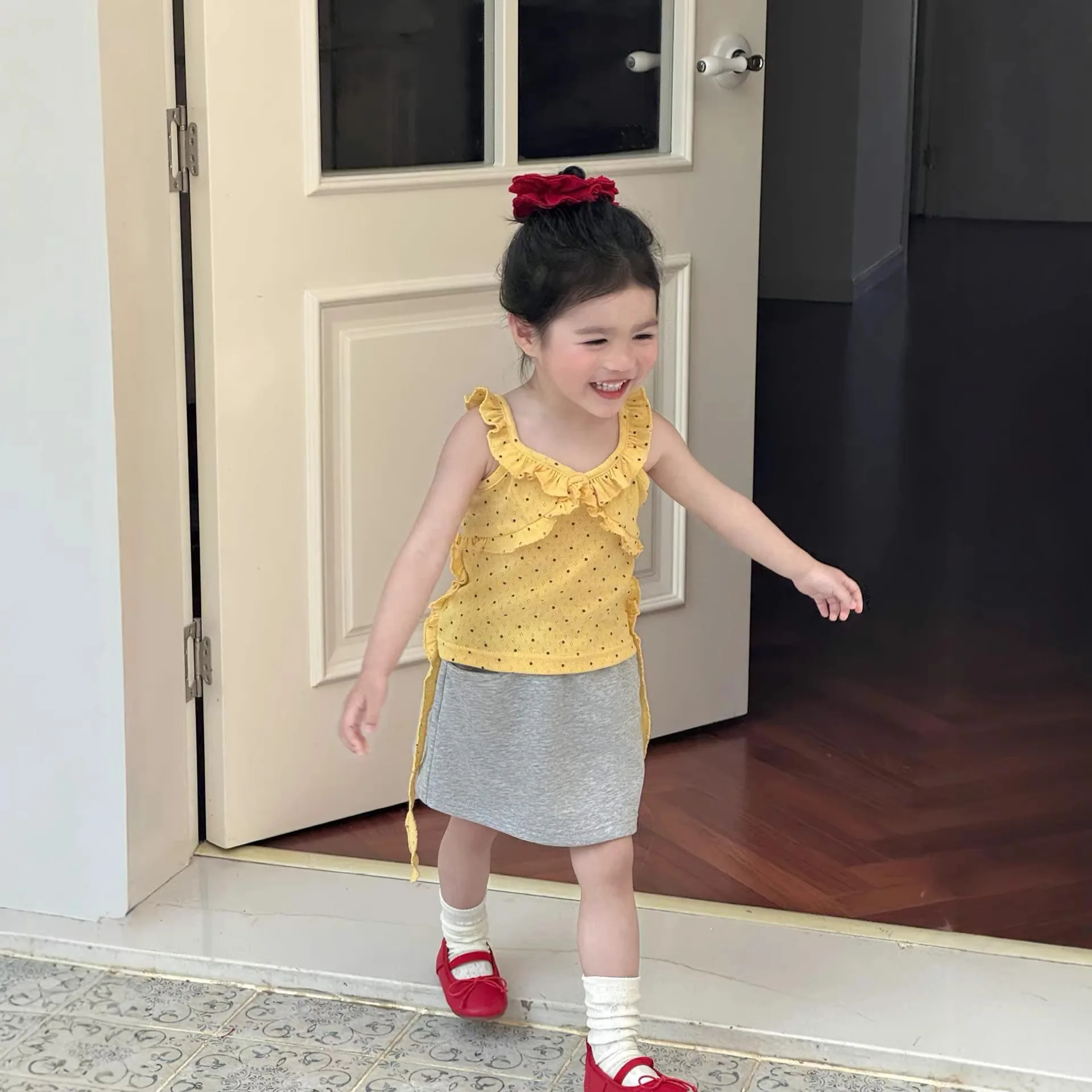 Korean The Girl's Good-looking Hollowed-out Fungus Edge Yellow Full-printed Polka Dot Suspender Anti-light Gray Dress Set