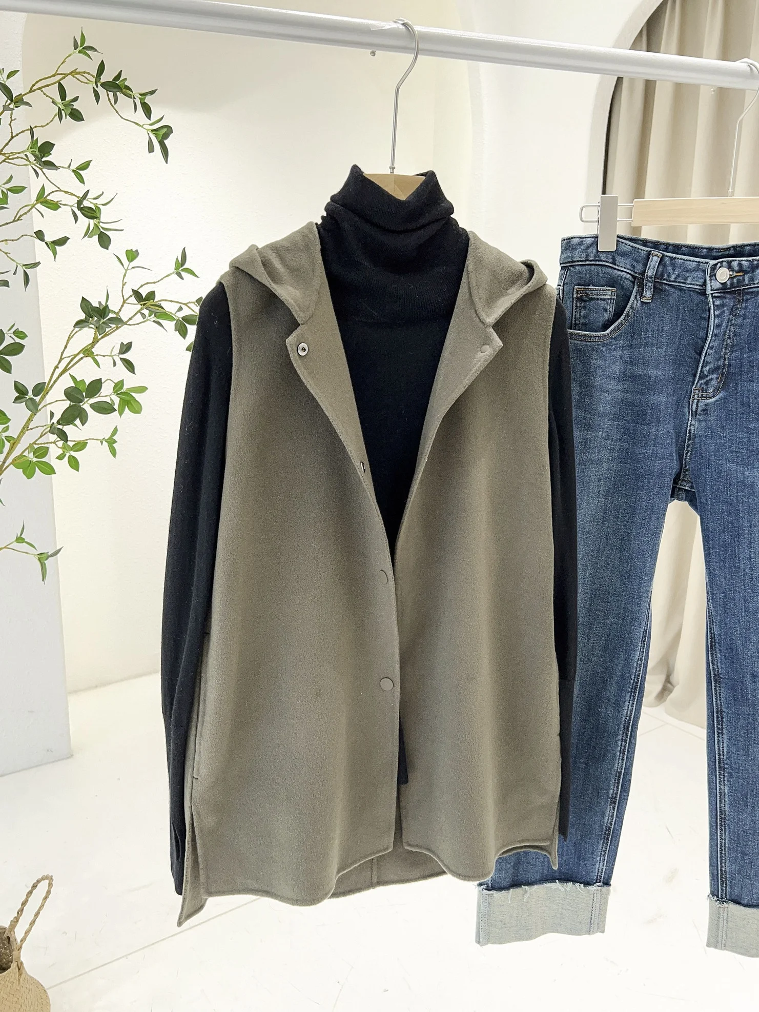

Mimifa Double-Sided Hand-Stitched Woolen Vest with Hood Can Be Worn under Coat Women's Faion Spring Season Color