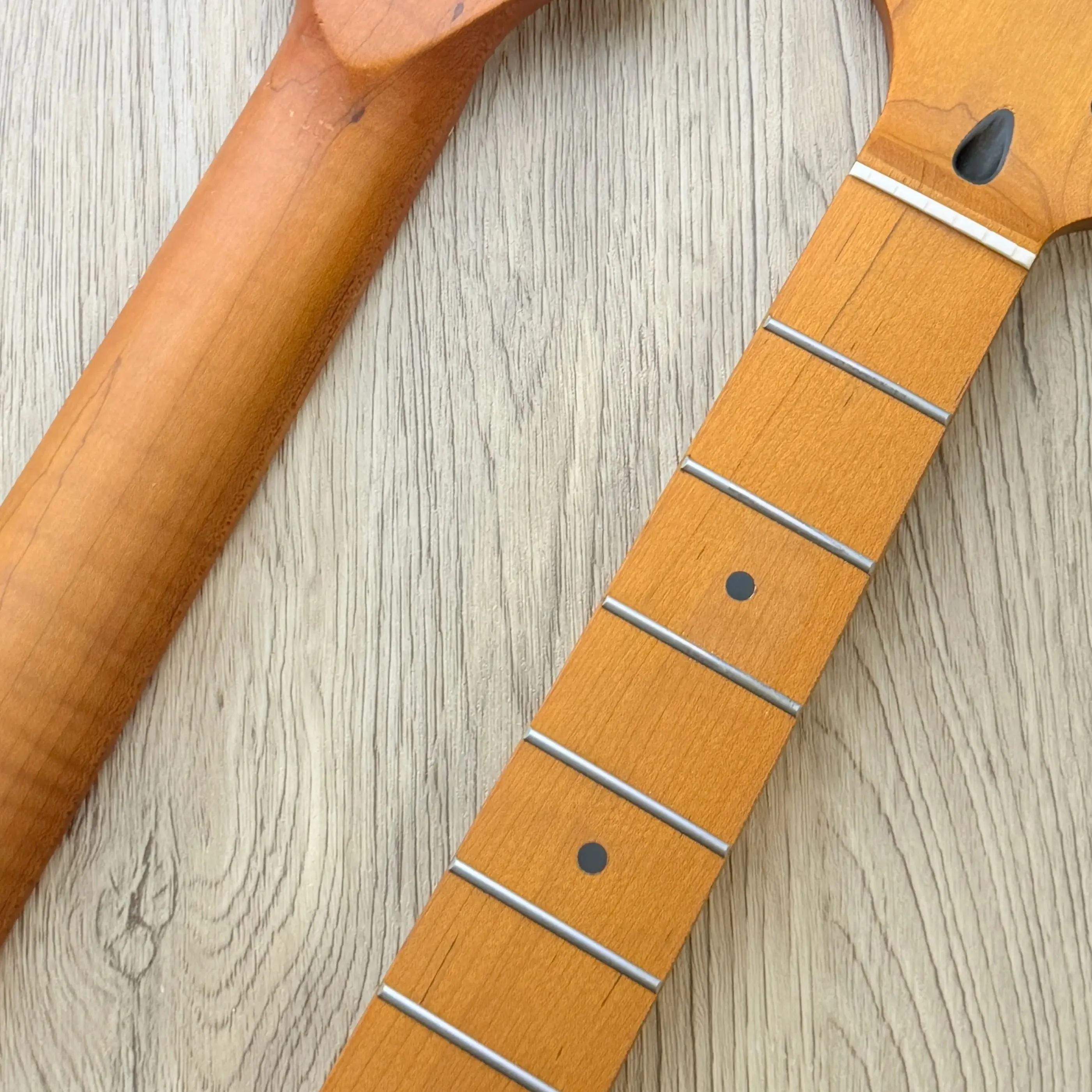 left-handed-st-guitar-neck-reverse-headstock-roasted-maple-22-fret-maple-fingerboard-255-inch-scale-for-custom-guitar-building