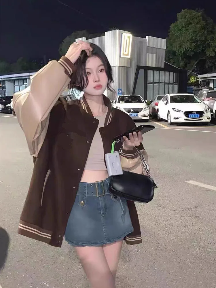 カフェブラウンレトロベースボールジャケット女性のPUレザースリーブルーズストリートスタイルカップルの刺繍アウター春秋