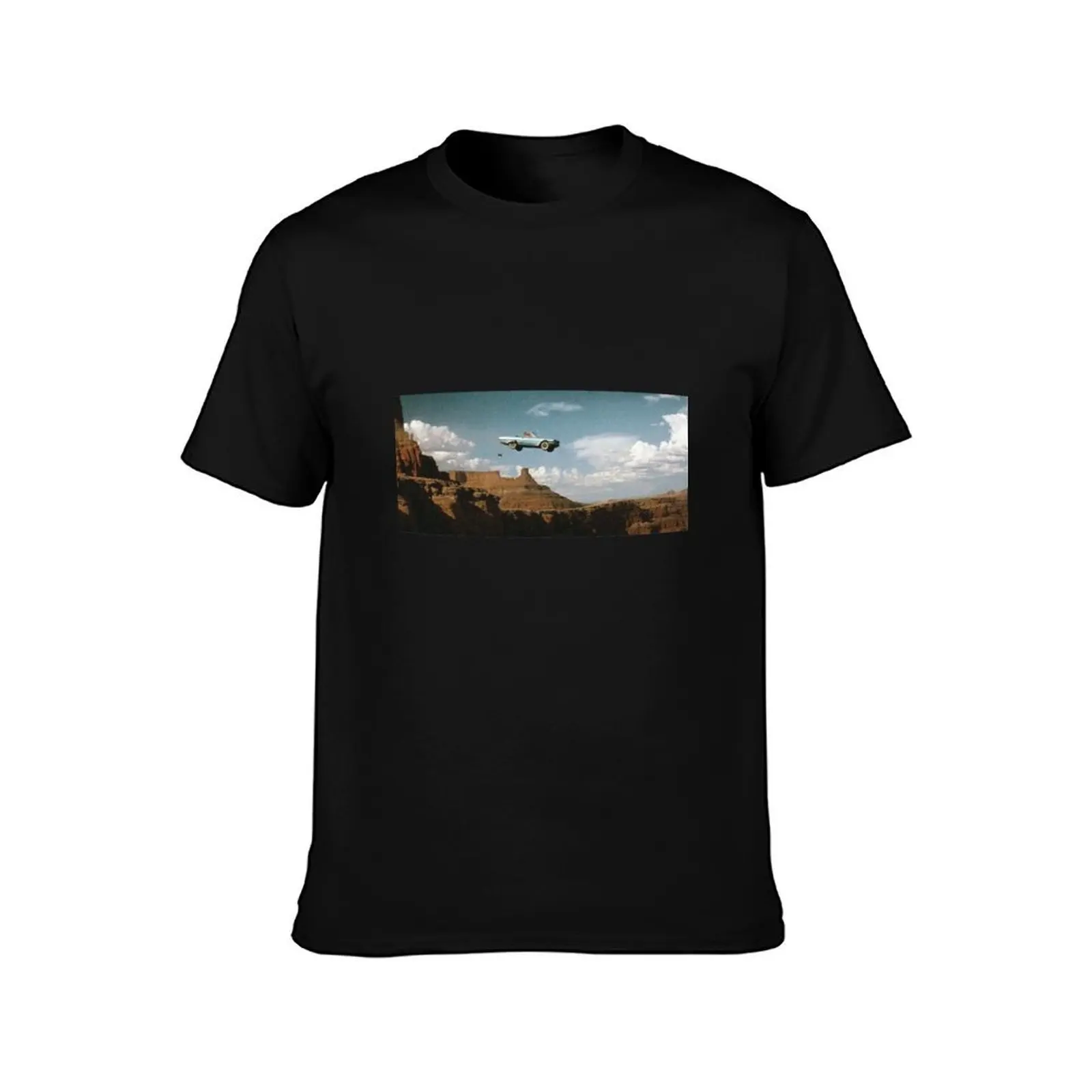 THELMA AND LOUISE CAR T-Shirt Anti-Pilling Casual T-Shirt