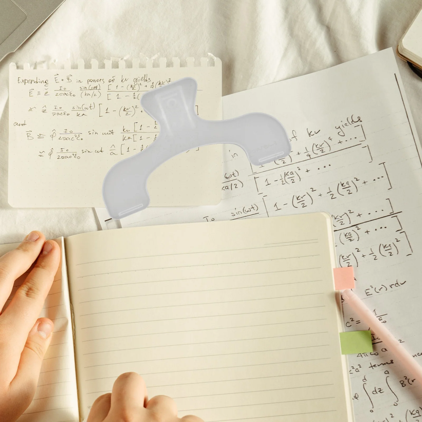 

35Pcs Transparent Book Clips Portable Page Holders Book Opener Holder Clips for Reading Office School Students Home Use