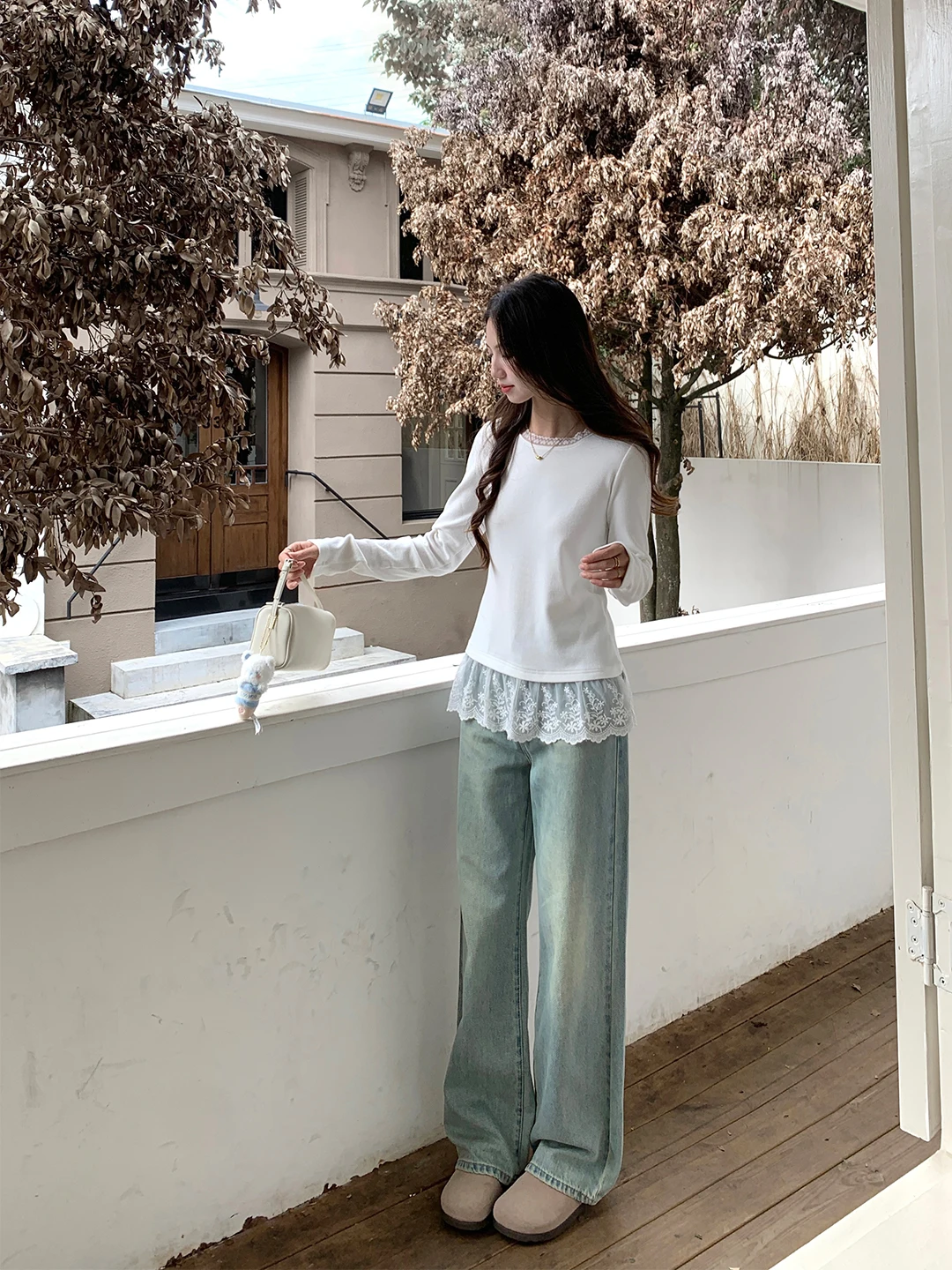 

Уютные винтажные свободные женские джинсы, светло-голубые прямые брюки, осенние новые длинные брюки с широкими штанинами и драпировкой