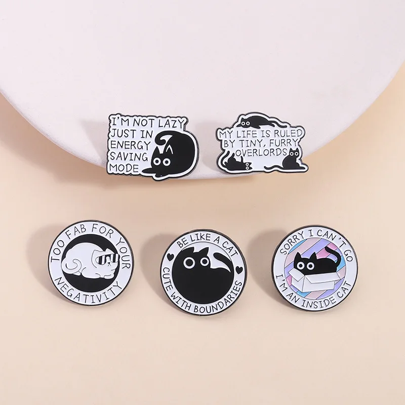 3 قطعة توربو الجدة القط التجسس المينا دبابيس الكرتون أنيمي شخصيات القط تشغيل الاصبع الأوسط دبابيس شارة التلبيب مجوهرات مضحك