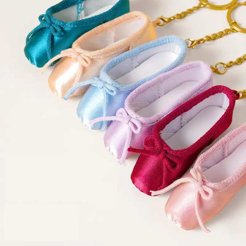 

Handmade Mini Ballet Shoe Ballet Keychain Gift Satin Pointe Shoes Key Ring Keychain Schoolbag Bjd Doll Pendant Drop Shipping