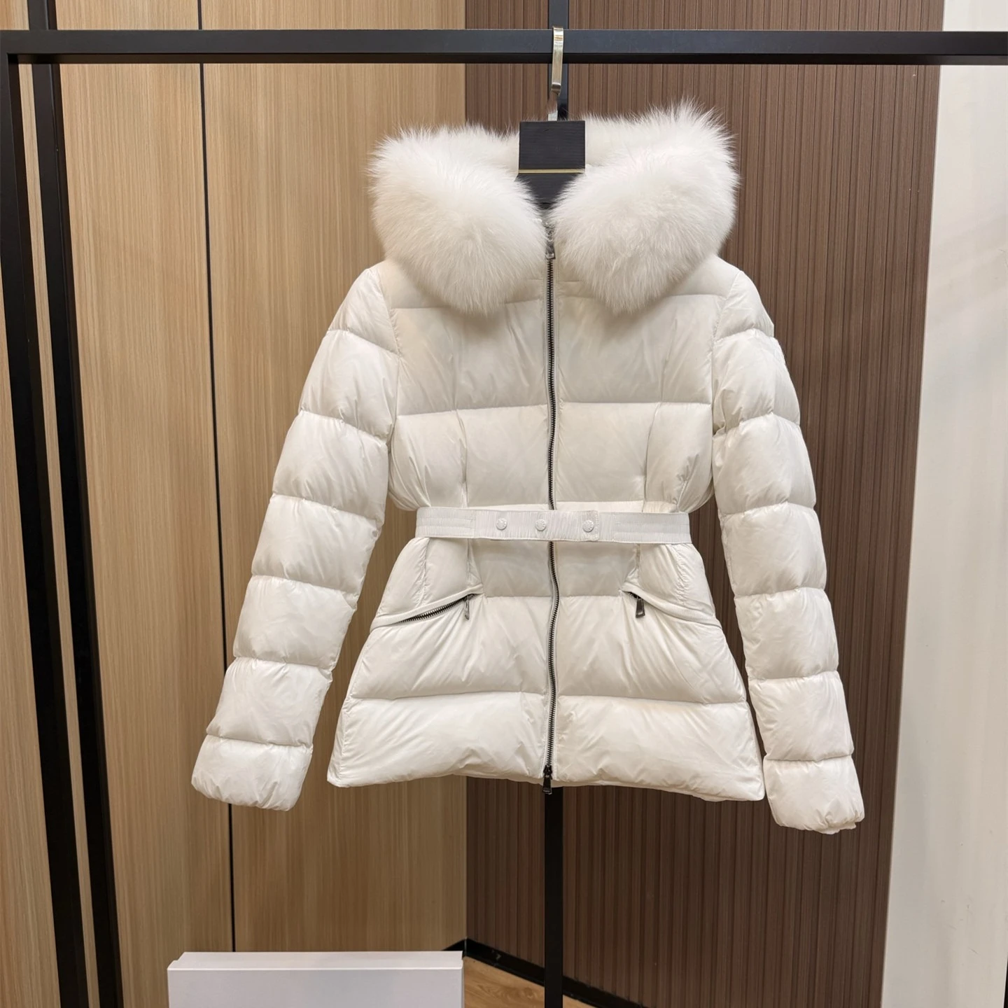 

2026 European Style Winter New Women's Down Jacket Hooded 90 White Duck Down Fox Fur Collar Jacket