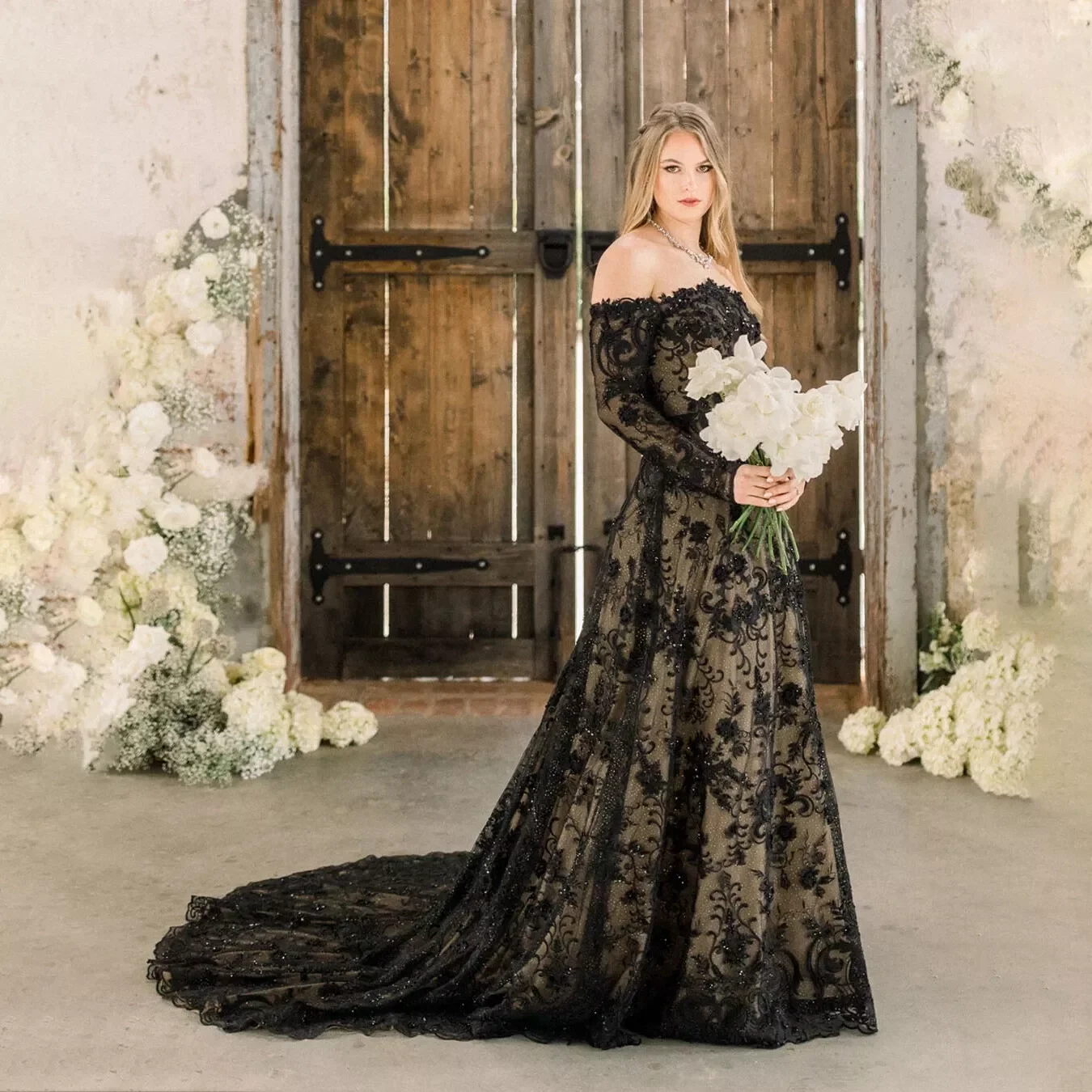 고딕 블랙 레이스 웨딩 드레스 오프 어깨 긴 소매 빈티지 신부 가운 백리스 코르셋 a 라인 맞춤형 Boho Vestido