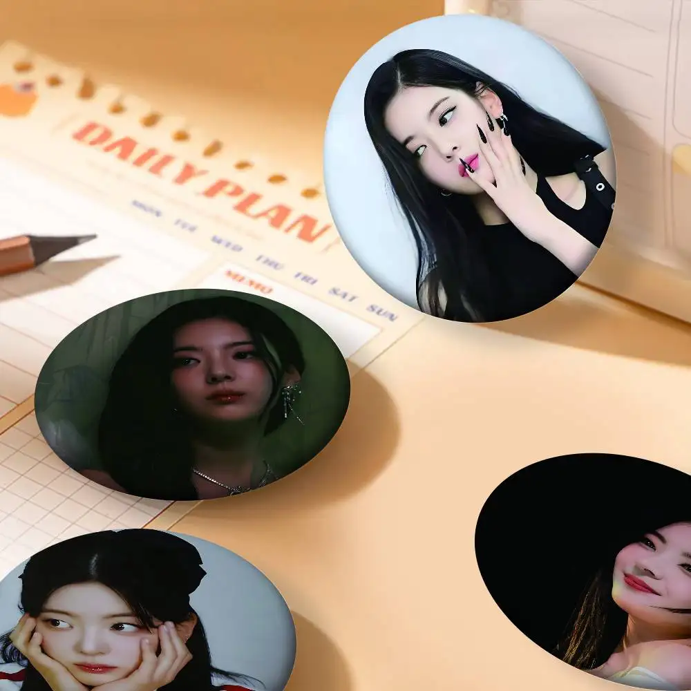 Singer L-LIA Badges…