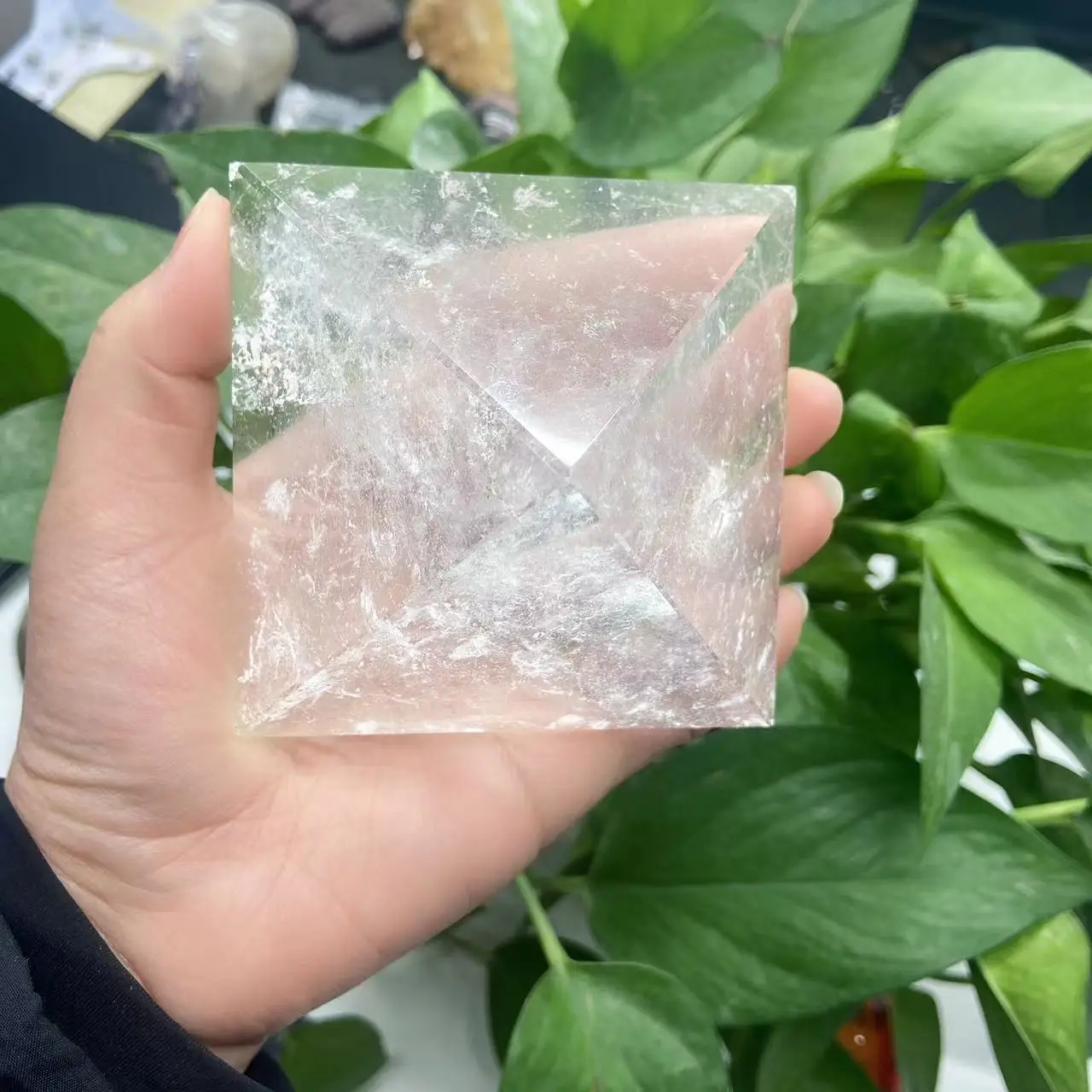 Natural transparent quartz Crystal Pyramid Clear Reiki Healing Raw stone Polished Energy Chakra Reiki White Crystal Point