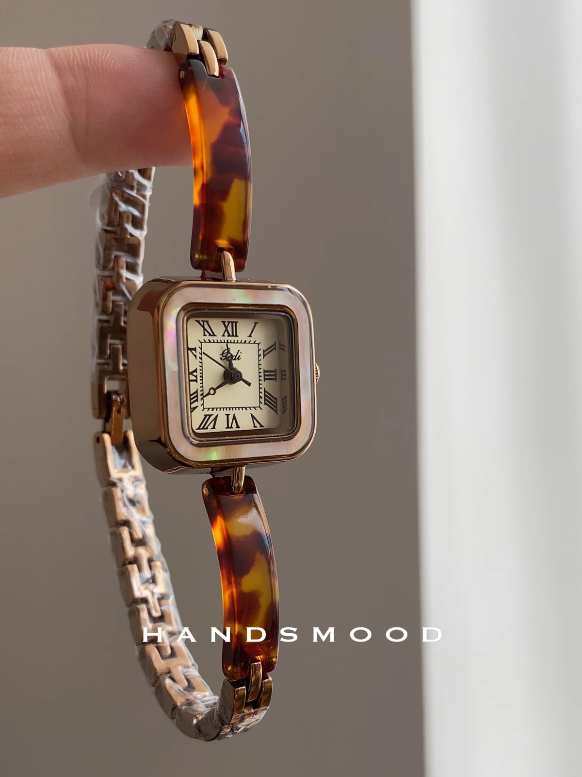 Orologio da donna di lusso di fascia alta modello ambrato braccialetto sottile design retrò moda orologio da donna piccolo orologio quadrato di fascia alta