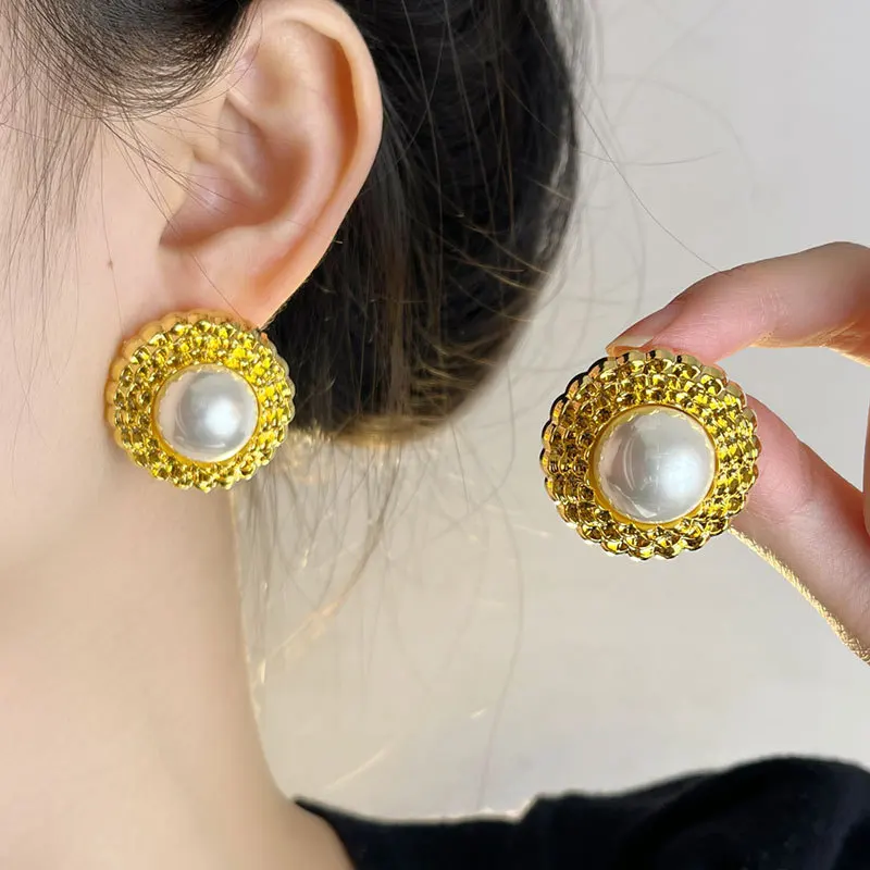 Vintage Gold Plated Black Geometric Metal Round Stud Earrings for Women Girls Simple Personality Trendy Jewelry Gifts