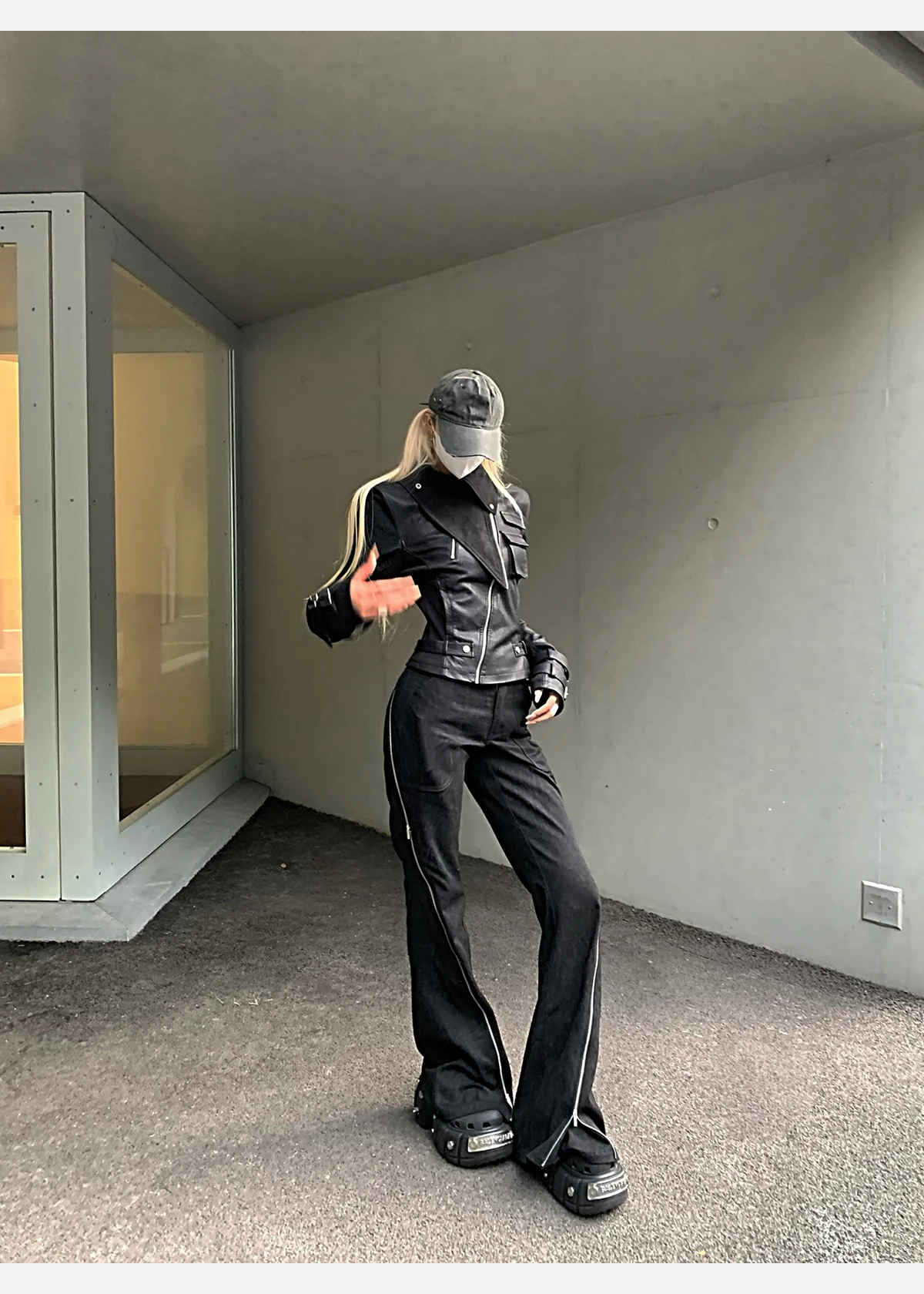 Lautaro Spring Autumn Cool Handsome Short Black Fitted Pu Leather Jacket Women Long Sleeve Zip Up Luxury Designer Clothing 2025