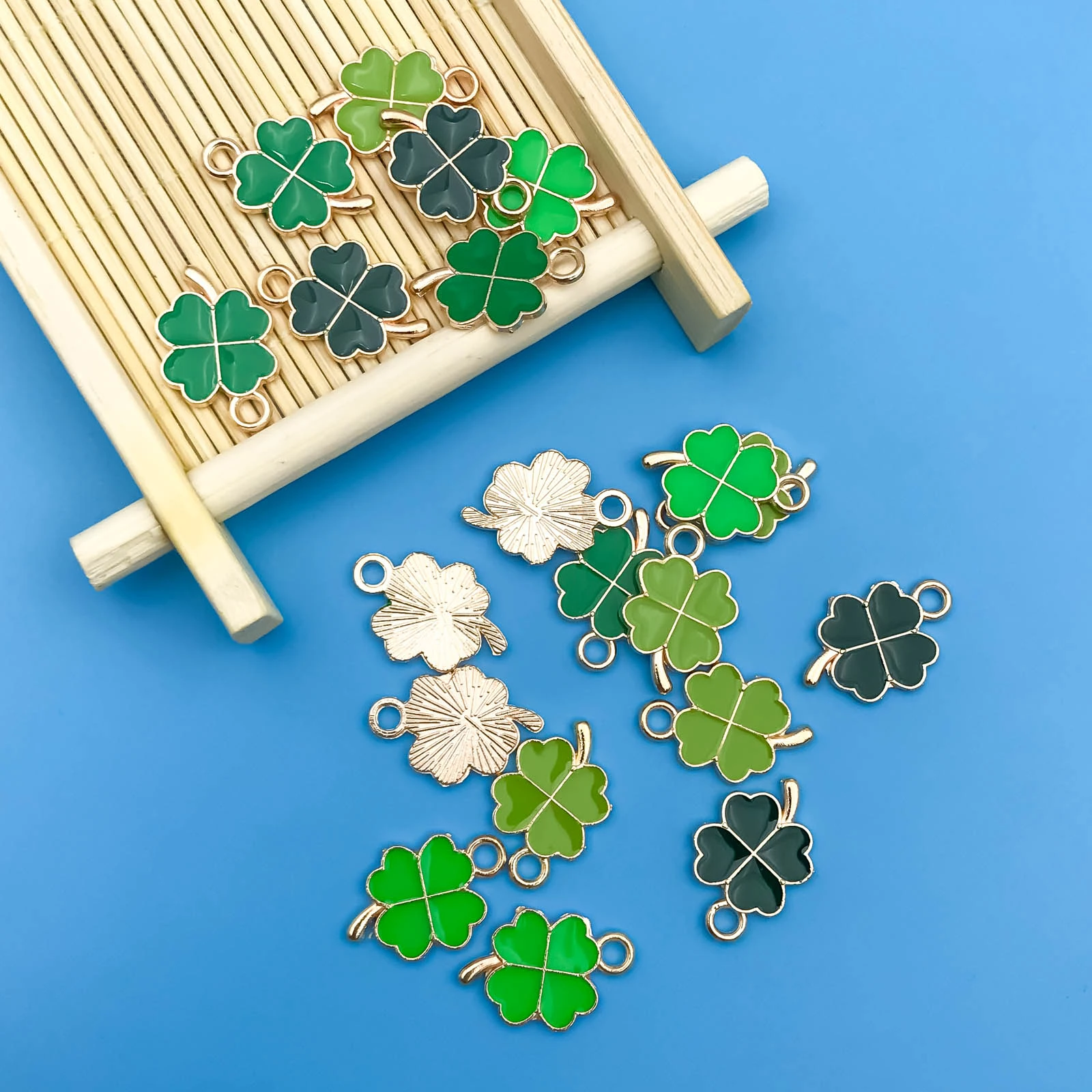 Randomly Mix 20pcs/Set Drip Oil Green Four-leaf Clover Shaped Charms Pendants for DIY Necklace Bracelet Earrings Jewelry Making