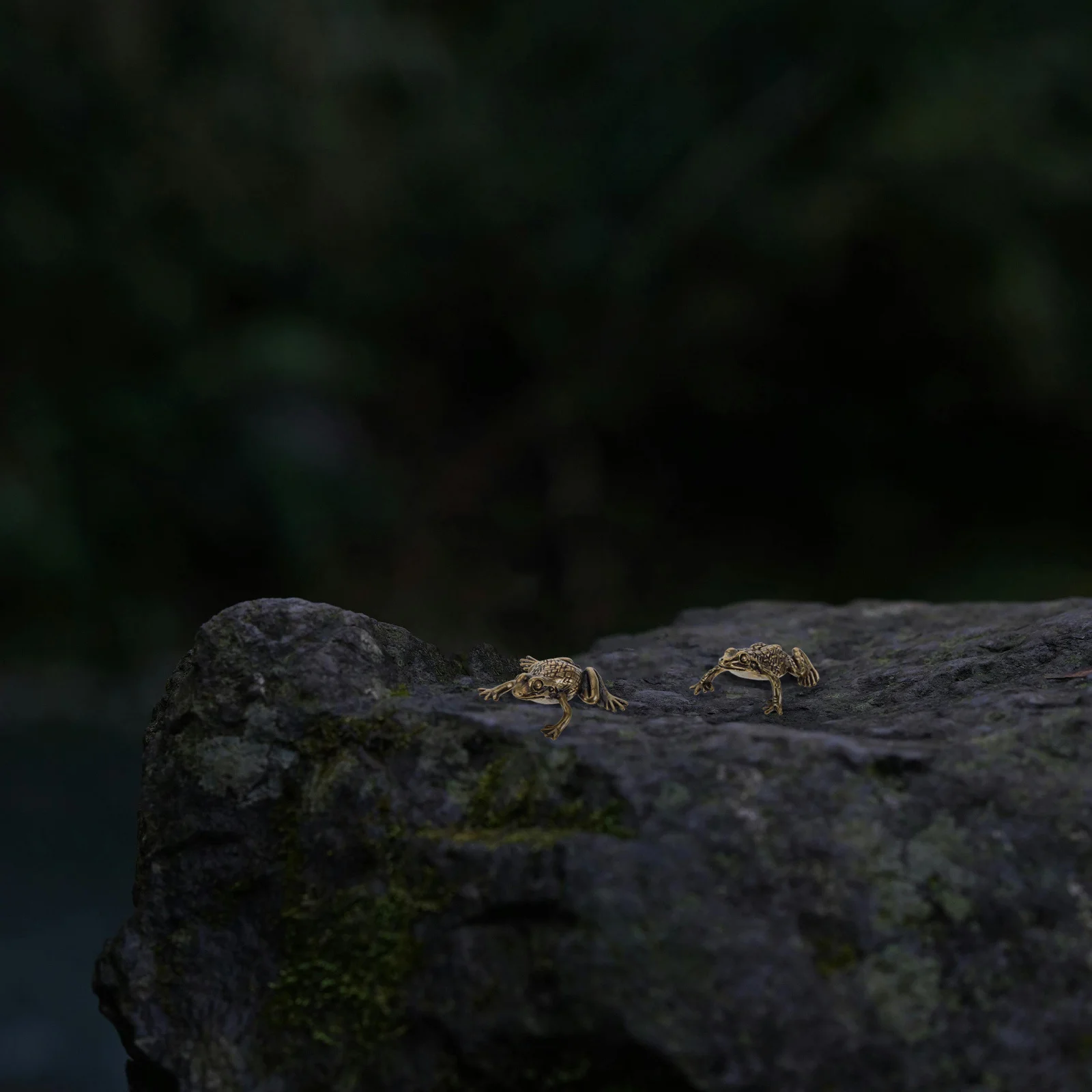 

1Set Exquisite Brass Frog Statue Golden Toad Figurine Desktop Decoration Sculpture Home Office Desk Art Gift