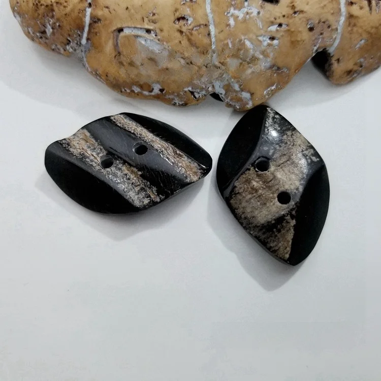 

l Bla Horn Two-Hole Button Fur Coat Sweater Mink Skin Knob DIY Sewing Accories Japanese Crt Carved Texture