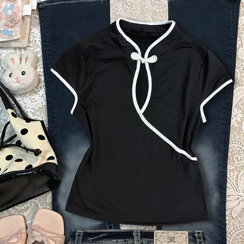 Sommerliches Retro-T-Shirt im chinesischen Stil, schwarz, Stehkragen, Froschknöpfe, Kontrastpaspelierung, lässige, Cheongsam-inspirierte Kurzarmbluse