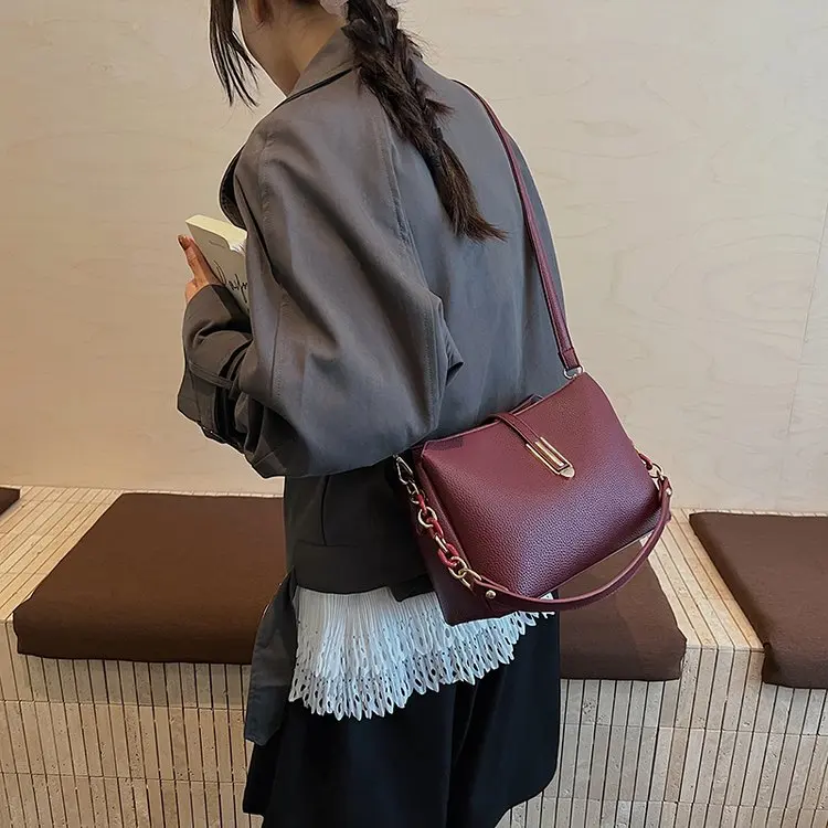 

2025 New 2491 Fashion Trend Simple Niche High Sense Versatile Casual Commuter Shoulder Bag Fashion Versatile