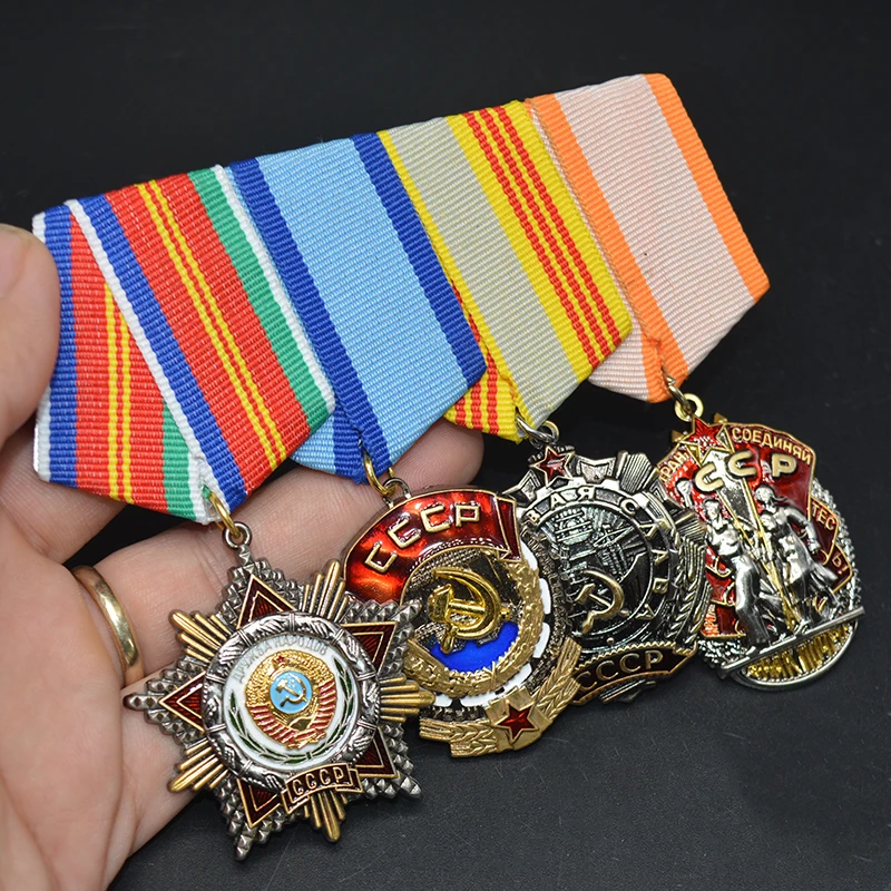 Soviet Union CCCP Medal Order of Friendship October Revolution Lenin Red Banner Nationalities Joint Platoon Collectible Item