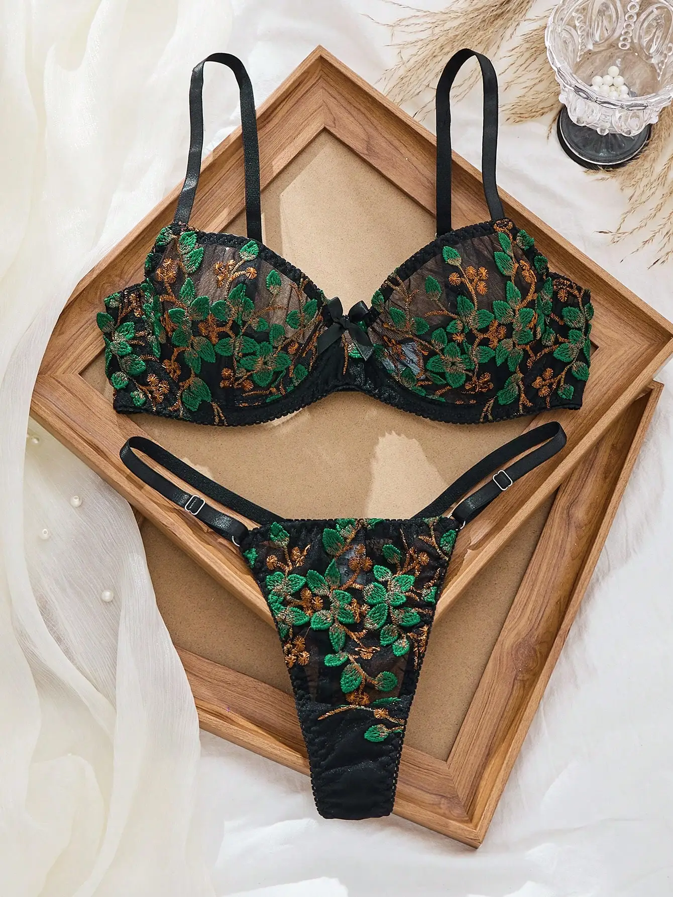

Black & Green Floral Embroidered Underwire Push-Up Bra and Thong Set with Adjustable Straps