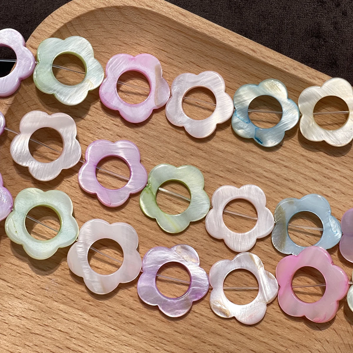 20mm Flower-Shaped Shell Beads Through-Hole Natural Freshwater Shell for Jewelry Making DIY Necklaces Bracelets and Accessories